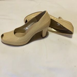 A2 Heelrest by Aerosoles